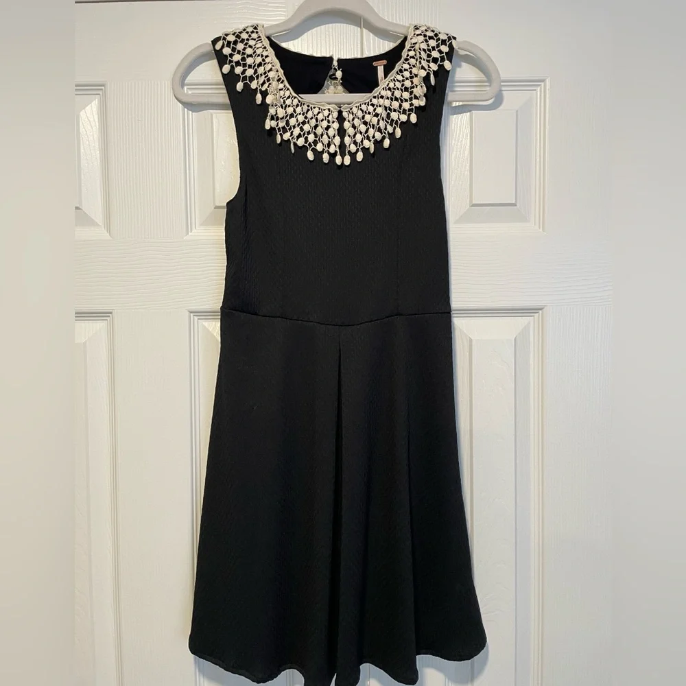 NWT Free People Black Skater‎ Dress With ivory Crochet Collar Size small - Picture 3 of 8